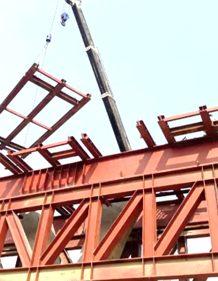 Erection work of cross beam support 2